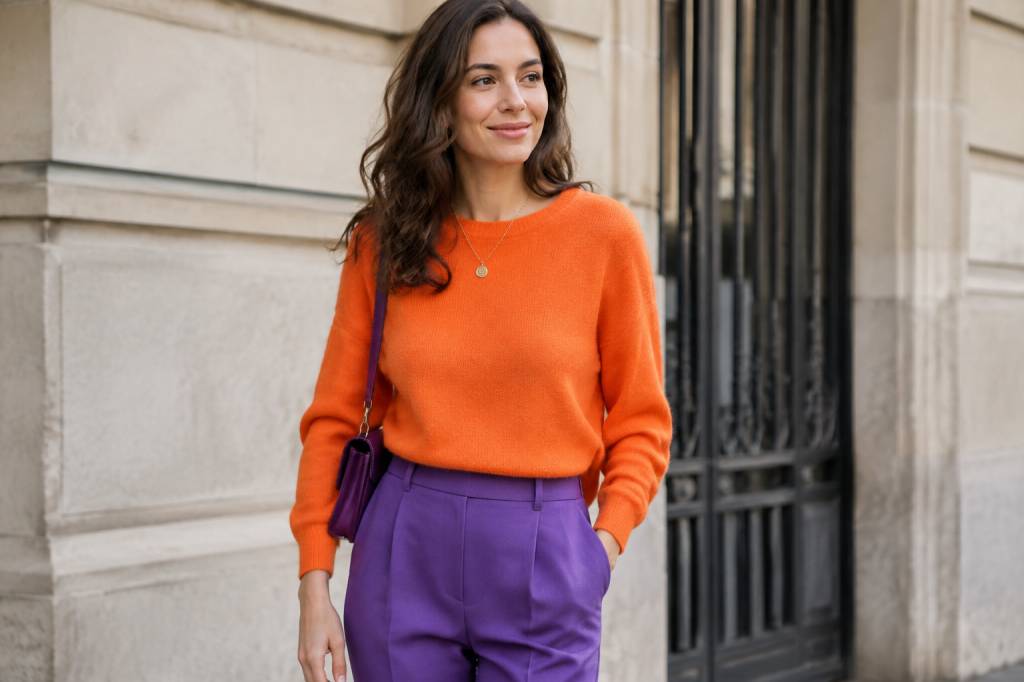 Quelle couleur va avec le orange vêtement femme : les meilleures associations de couleurs